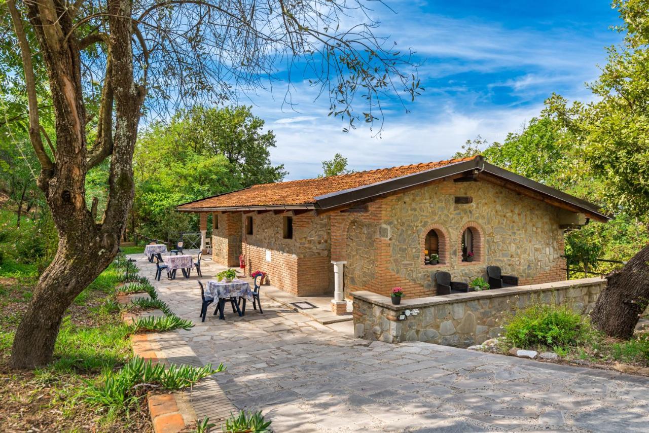 Ippotur Medieval Resort Castelnuovo Magra Eksteriør bilde