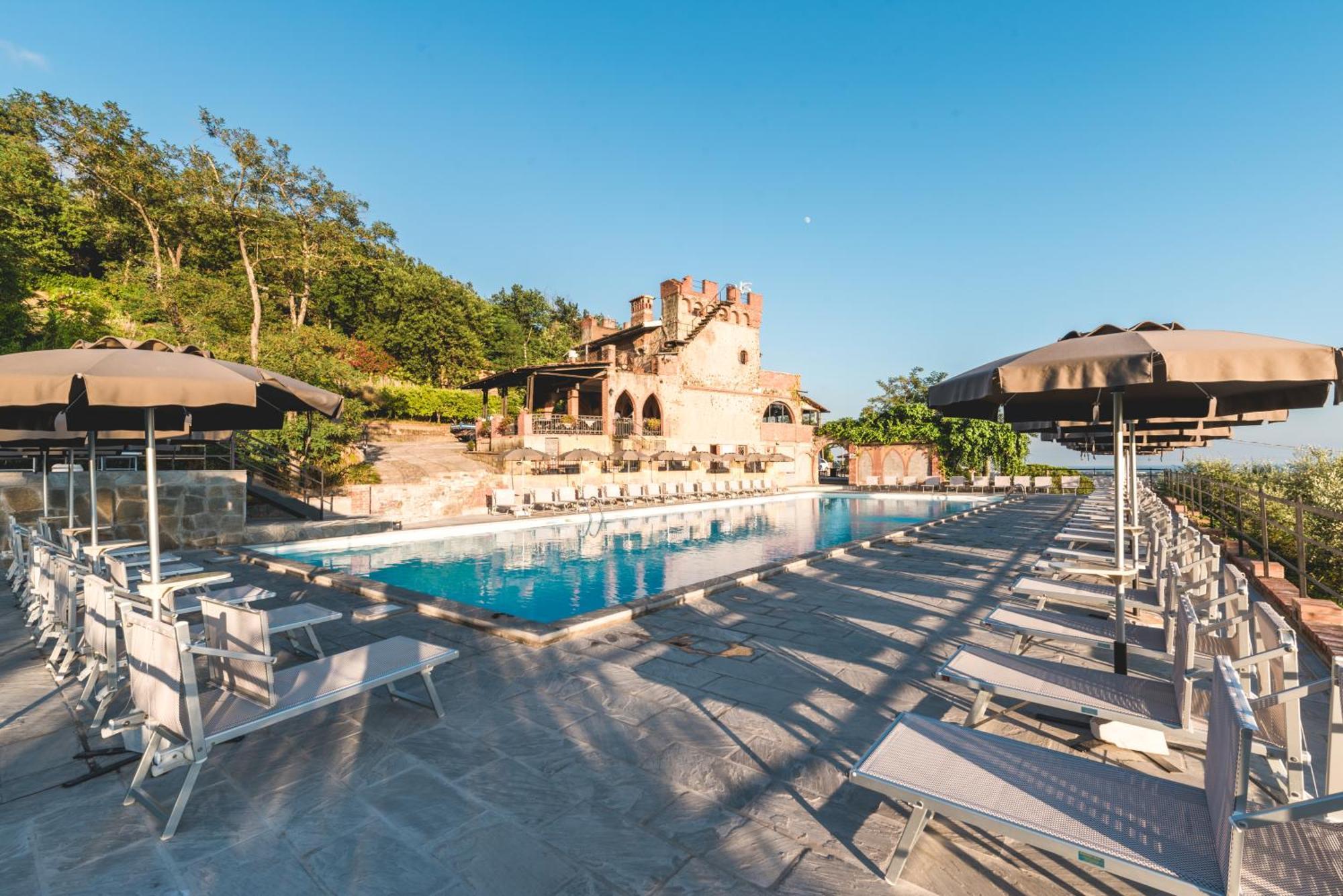 Ippotur Medieval Resort Castelnuovo Magra Eksteriør bilde